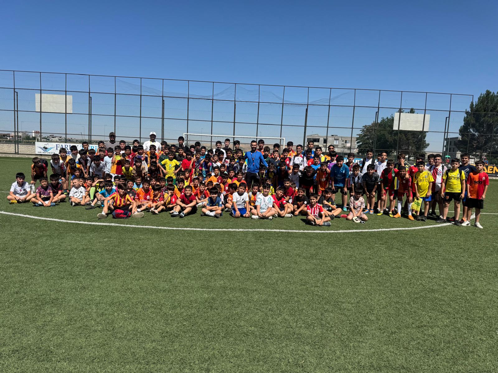 Batman’da 400 Minik Futbolcu Geleceğe Hazırlanıyor