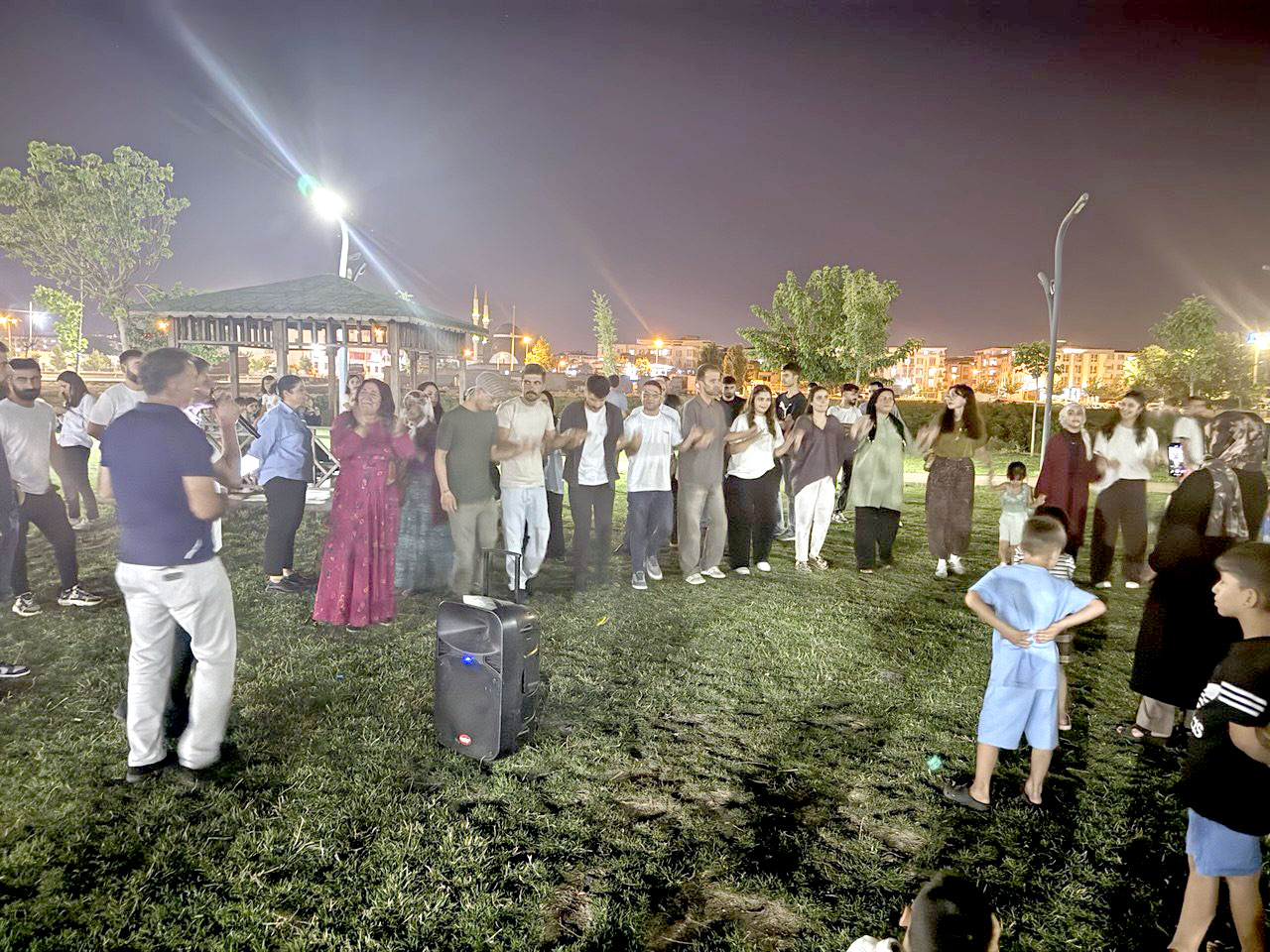 DEM Parti Gençlik Meclisi Hilal Mahallesi’nde Şölen Düzenledi