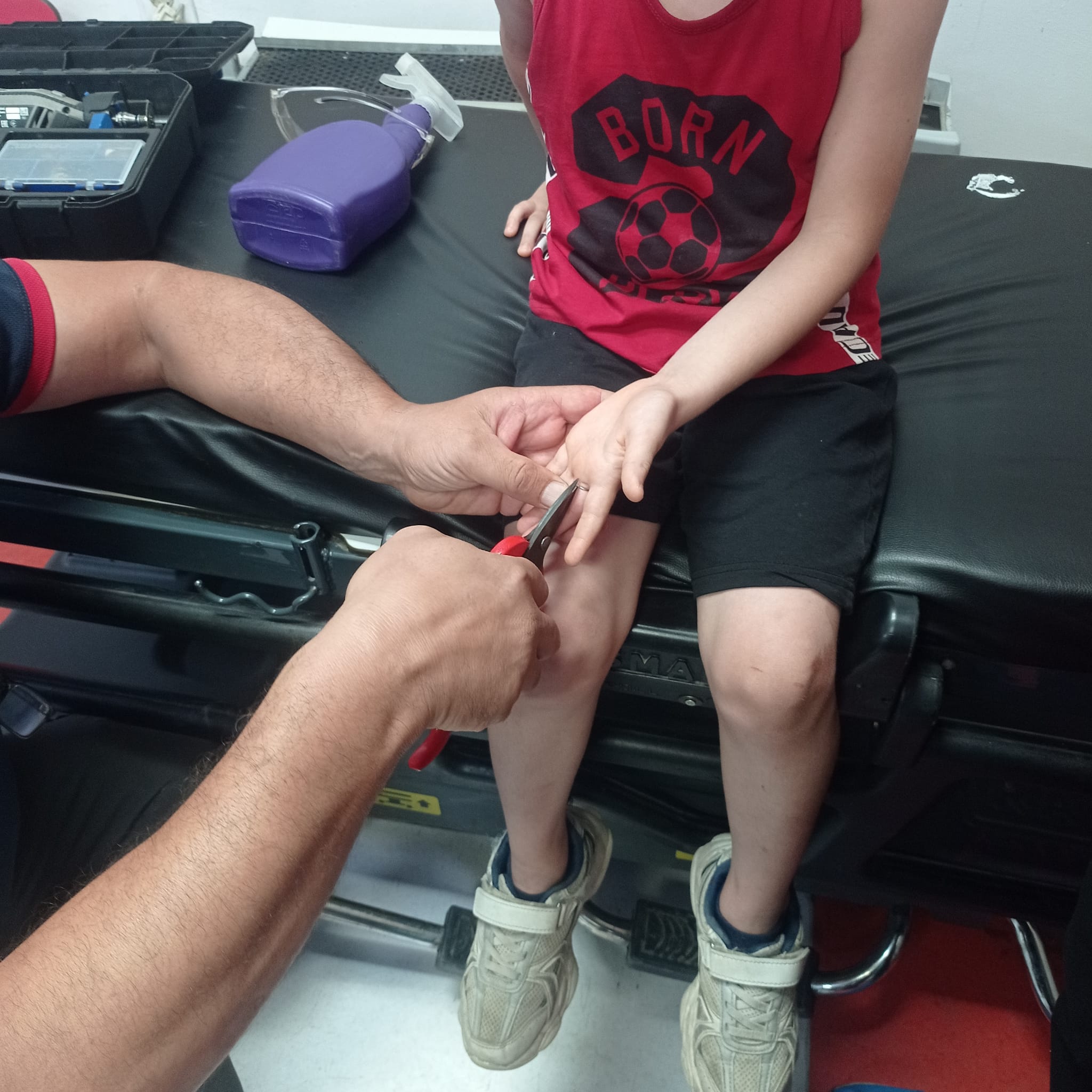 İtfaiyeden Minik Çocuğa Hassas Müdahale