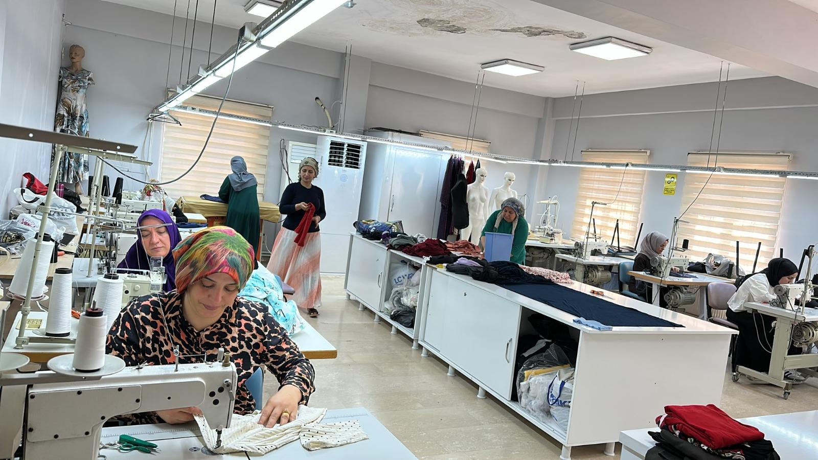 Kadınlar BİLMEK’le Meslek Ediniyor