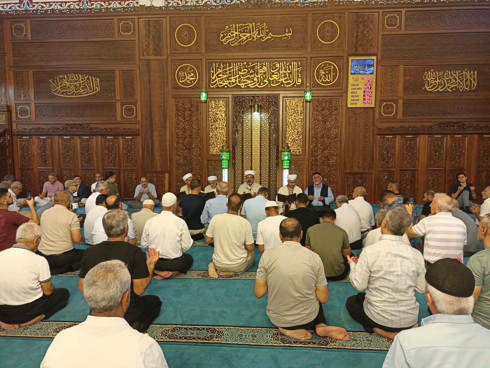 Mevlid-i Nebi Gecesi Dualarla idrak edildi