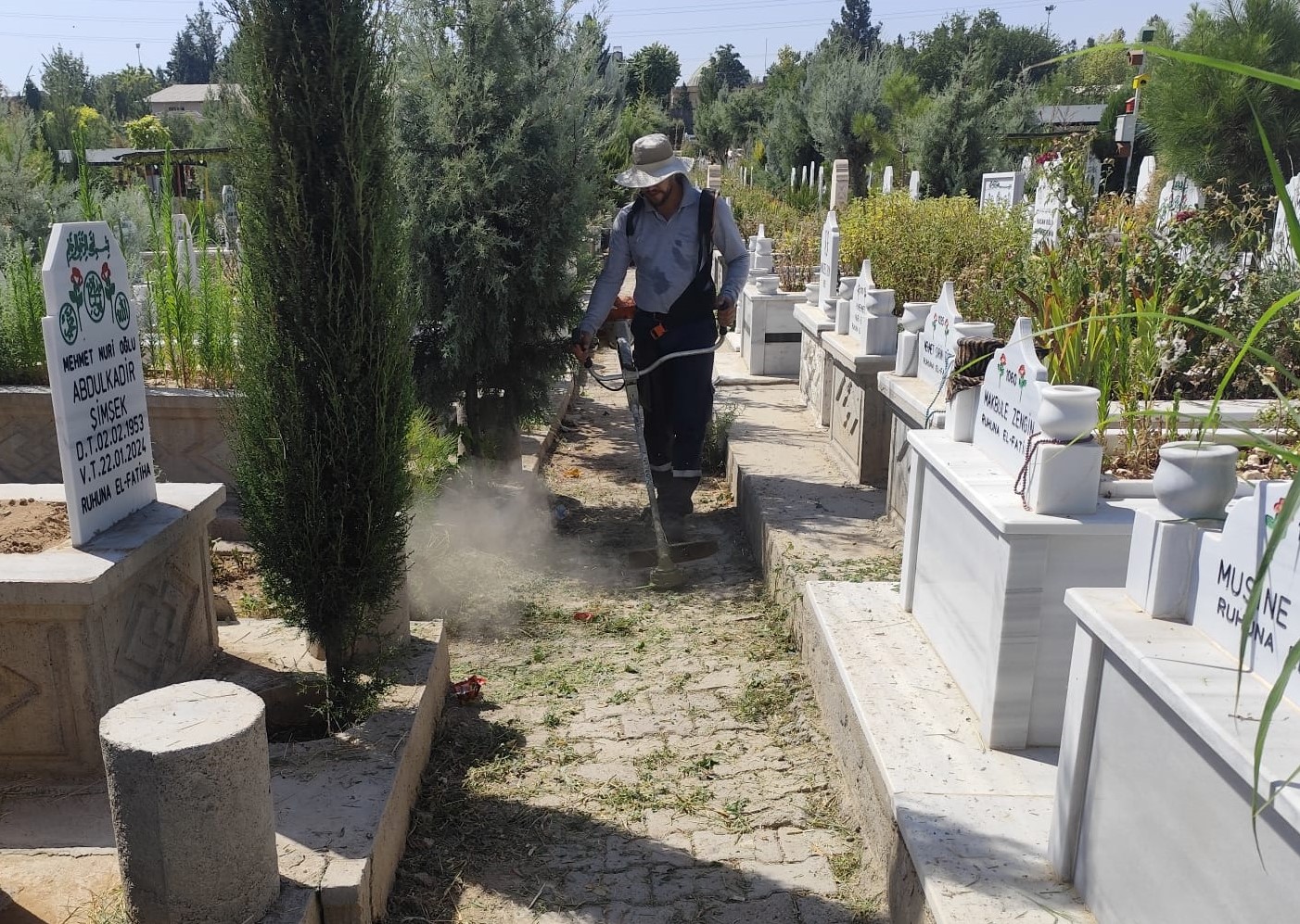 Mezarlıklarda Bakım ve Temizlik Çalışmaları