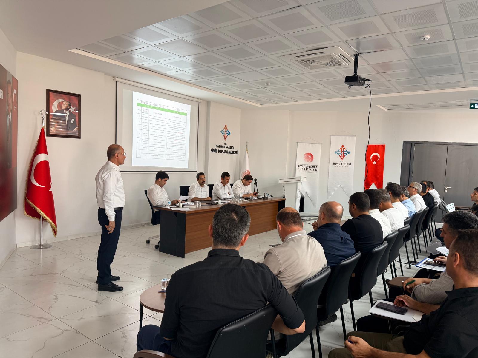 Muhtarlarla Mahallelerin Sorunları Görüşüldü