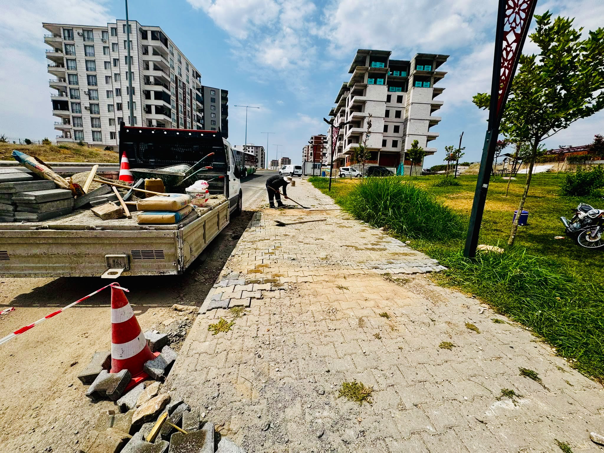 Parke Yama Ekipleri 45 Mahallede Görev Başında