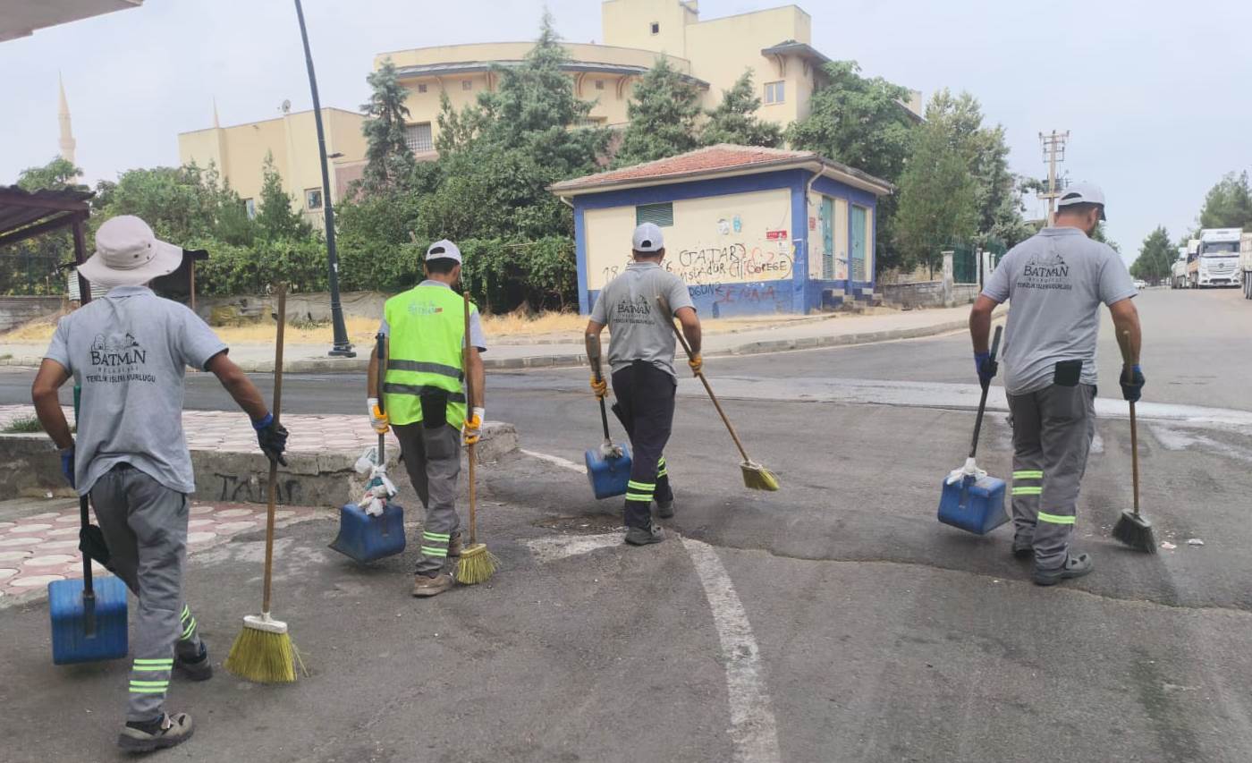 Mahalle ve Pazar Yerlerinde Kapsamlı Temizlik