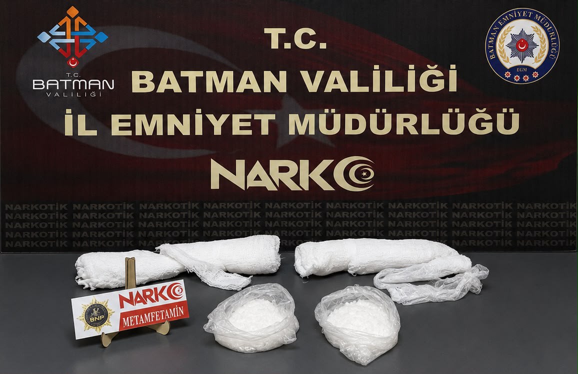 Alçı İçine Gizlenmiş 1 Kilo 18 Gram Metamfetamin Ele Geçirildi