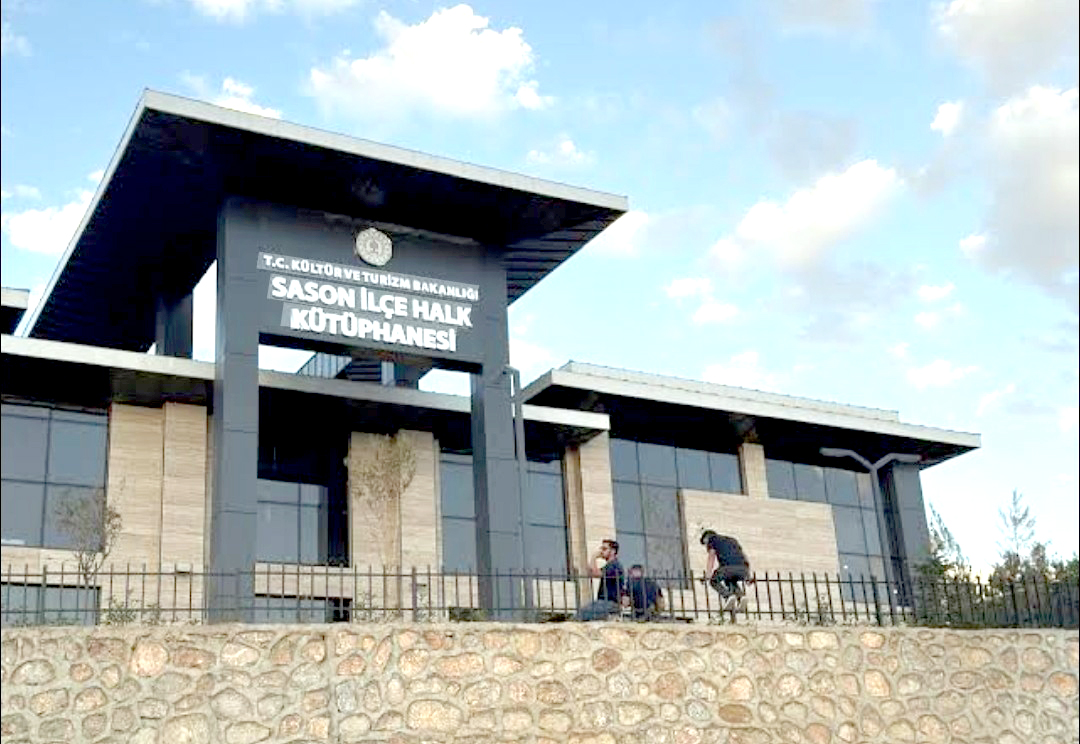 Kütüphanede Çalışan 14 Öğrenci Üniversiteyi Kazandı
