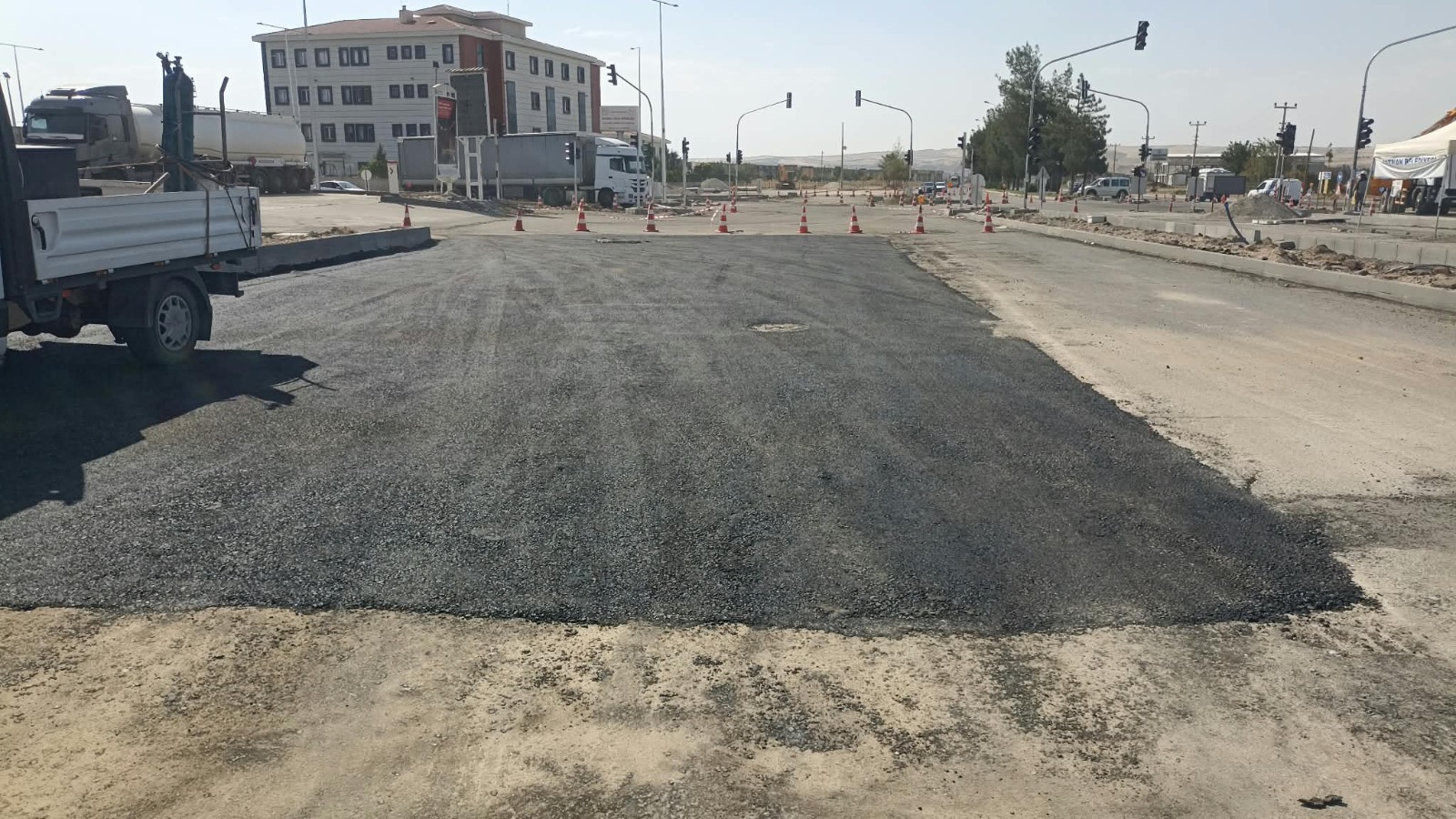 Batman’da Yeni Yollar Açılıyor, Mevcut Yollar Yenileniyor