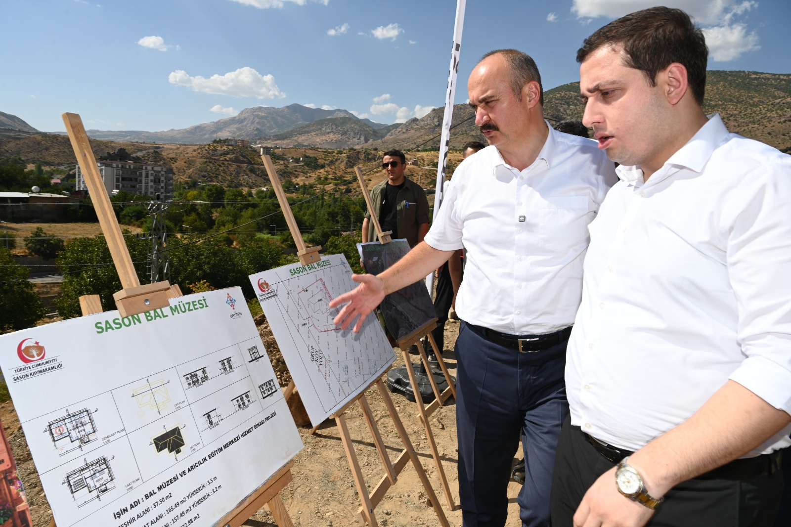 Vali Canalp, Sason Bal Müzesi Alanında İnceleme Yaptı