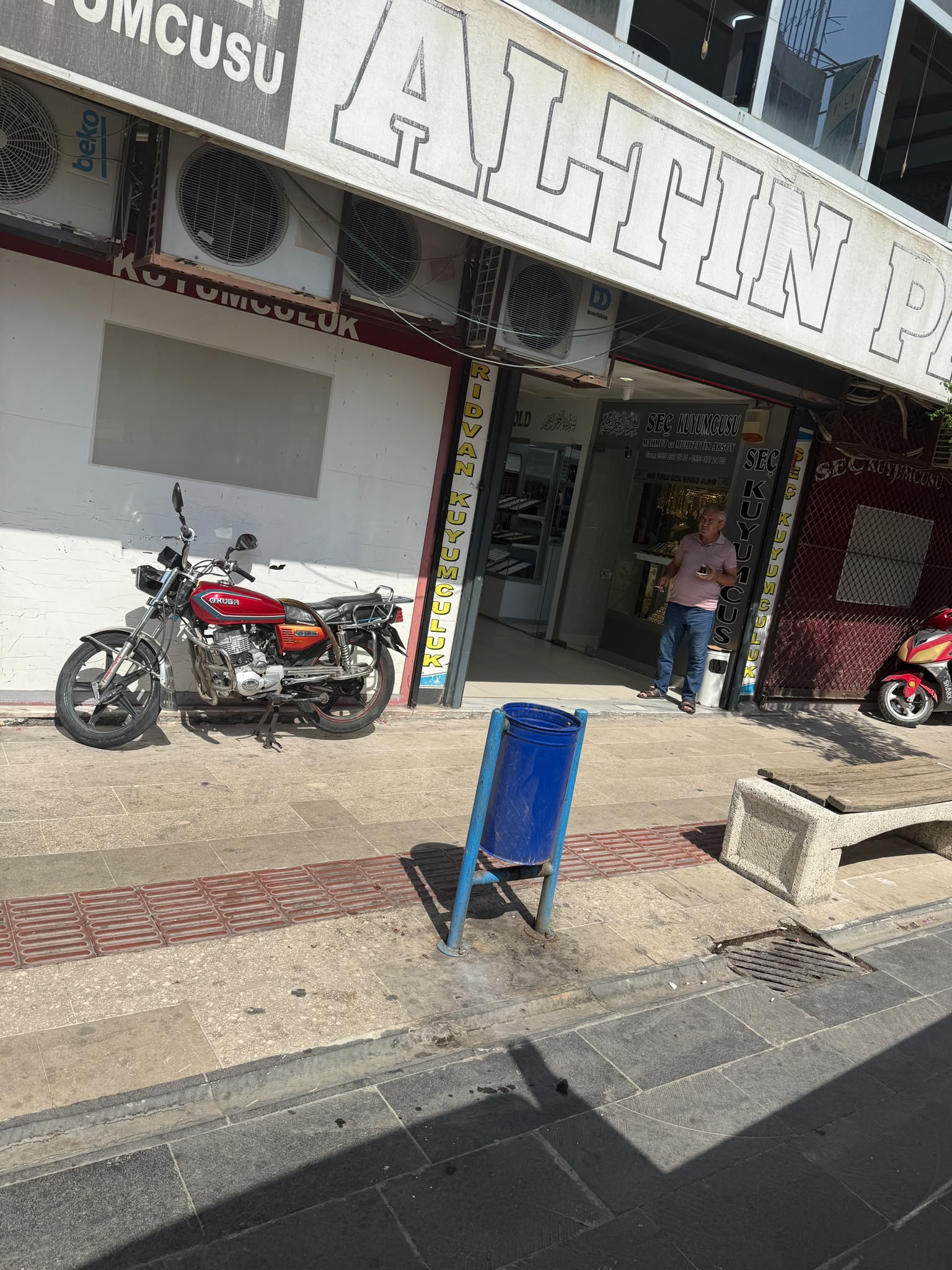 Yıpranan çöp kovaları yenileniyor