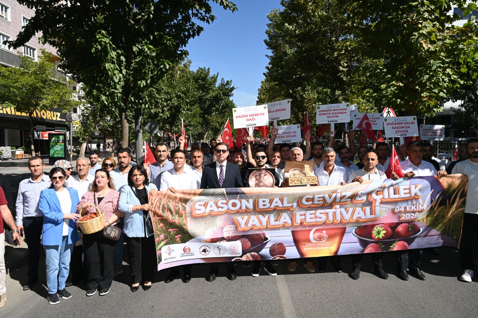 Batman’da Festival Coşkusu Kortej Yürüyüşüyle Başladı