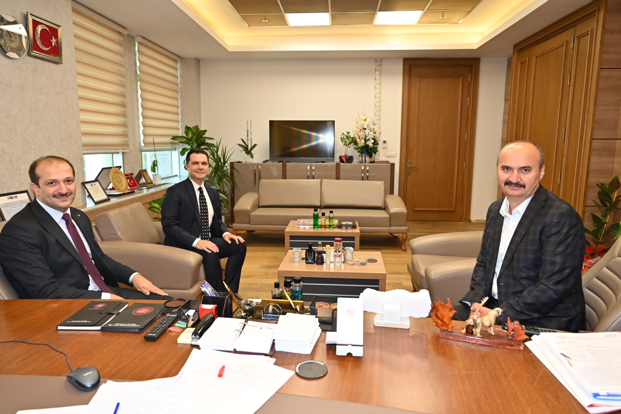 Vali Canalp’ten Adalet Komisyonu Başkanı Yıldırım’a Hayırlı Olsun Ziyareti