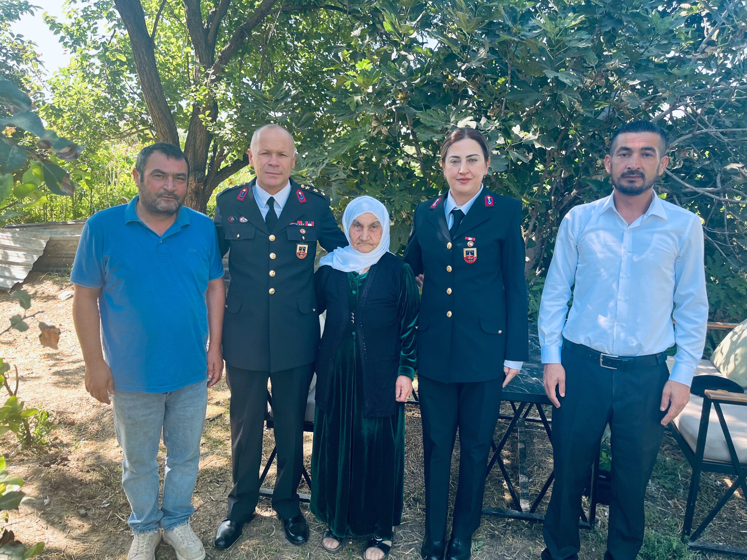 Beşiri Jandarma Komutanı Altun’dan Şehit Nihat Özcan’ın Annesine Vefa Ziyareti