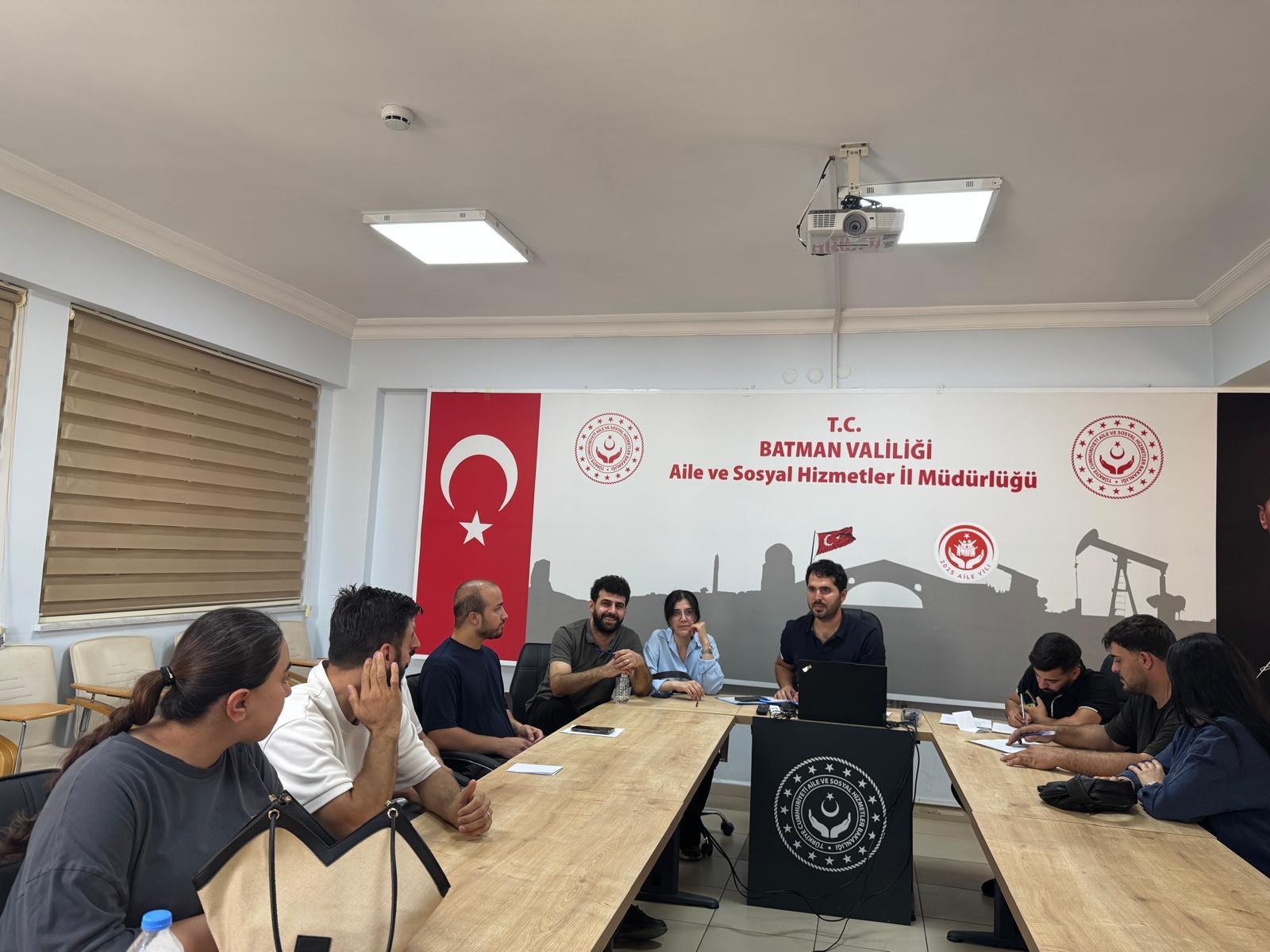 Evlenecek gençlere aile hayatı eğitimi