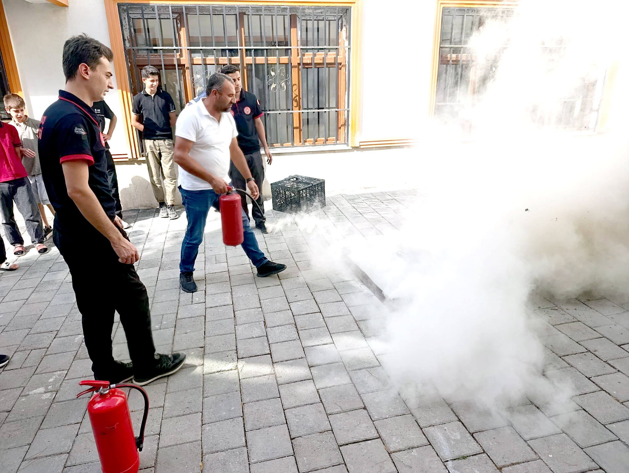 İtfaiyeden öğrencilere yangın ve acil durum eğitimi