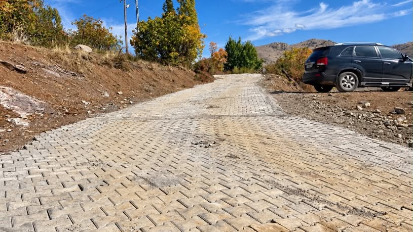 Sason köylerinde 44 bin 300 metrekare kilit parke döşendi