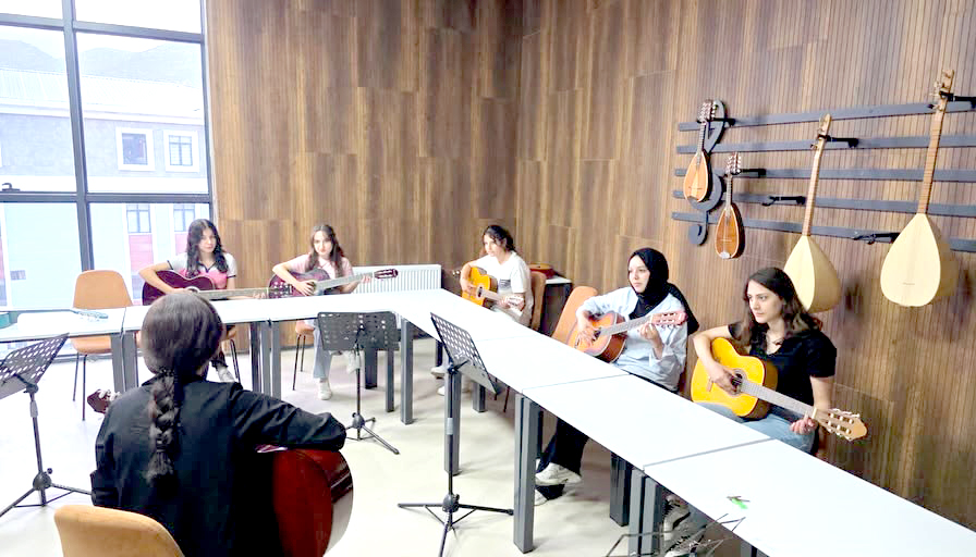 Sason’da ücretsiz piyano ve gitar kursu başladı