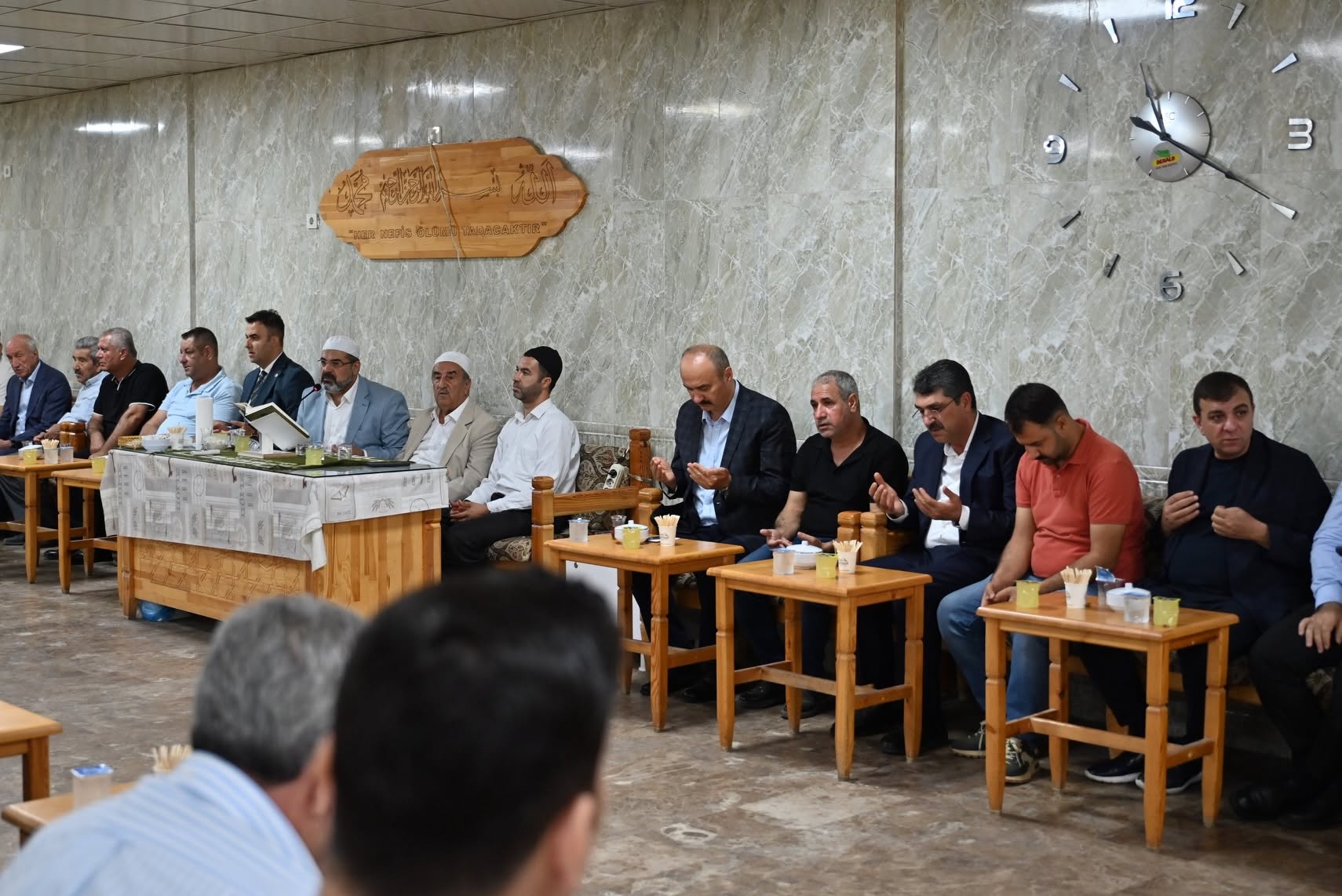 Vali Canalp’ten Yangında Hayatını Kaybedenlerin Ailelerine Taziye Ziyareti