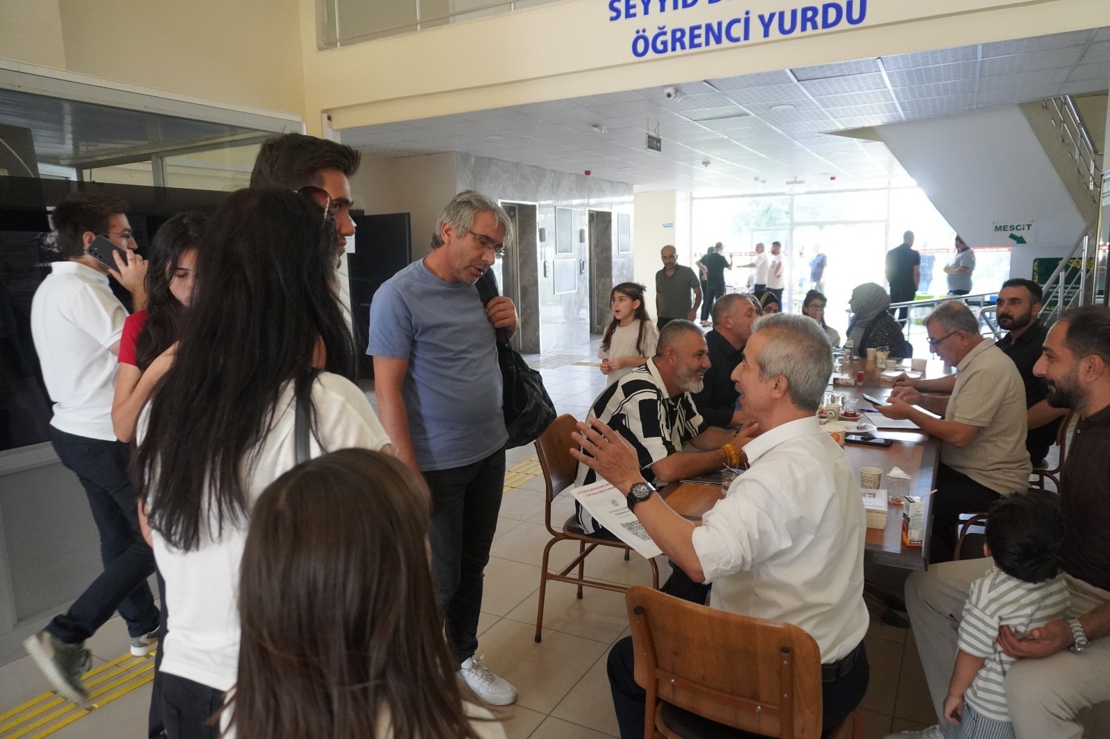 Öğrenciler ve veliler yurtta sıcak karşılanıyor