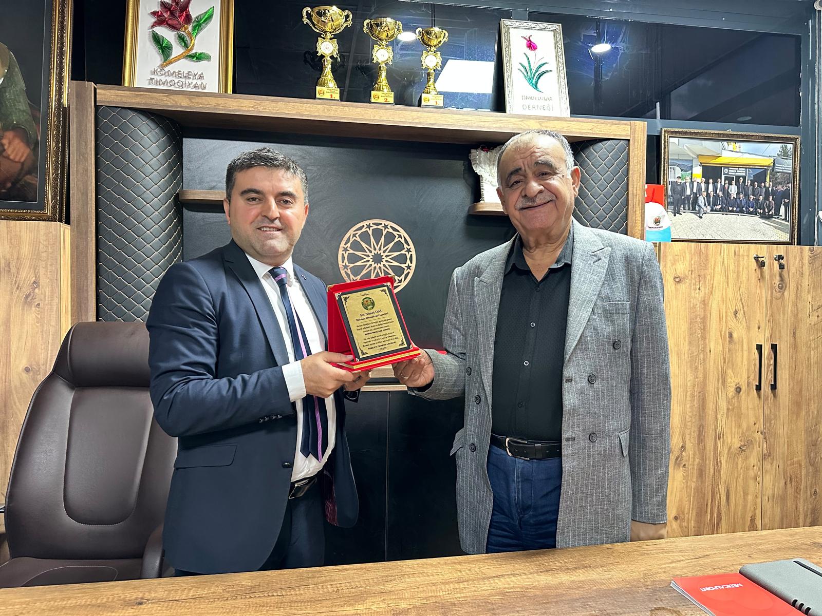 TIMOKLULAR DERNEĞİ’NDEN GAZETEMİZE TEŞEKKÜR PLAKETİ