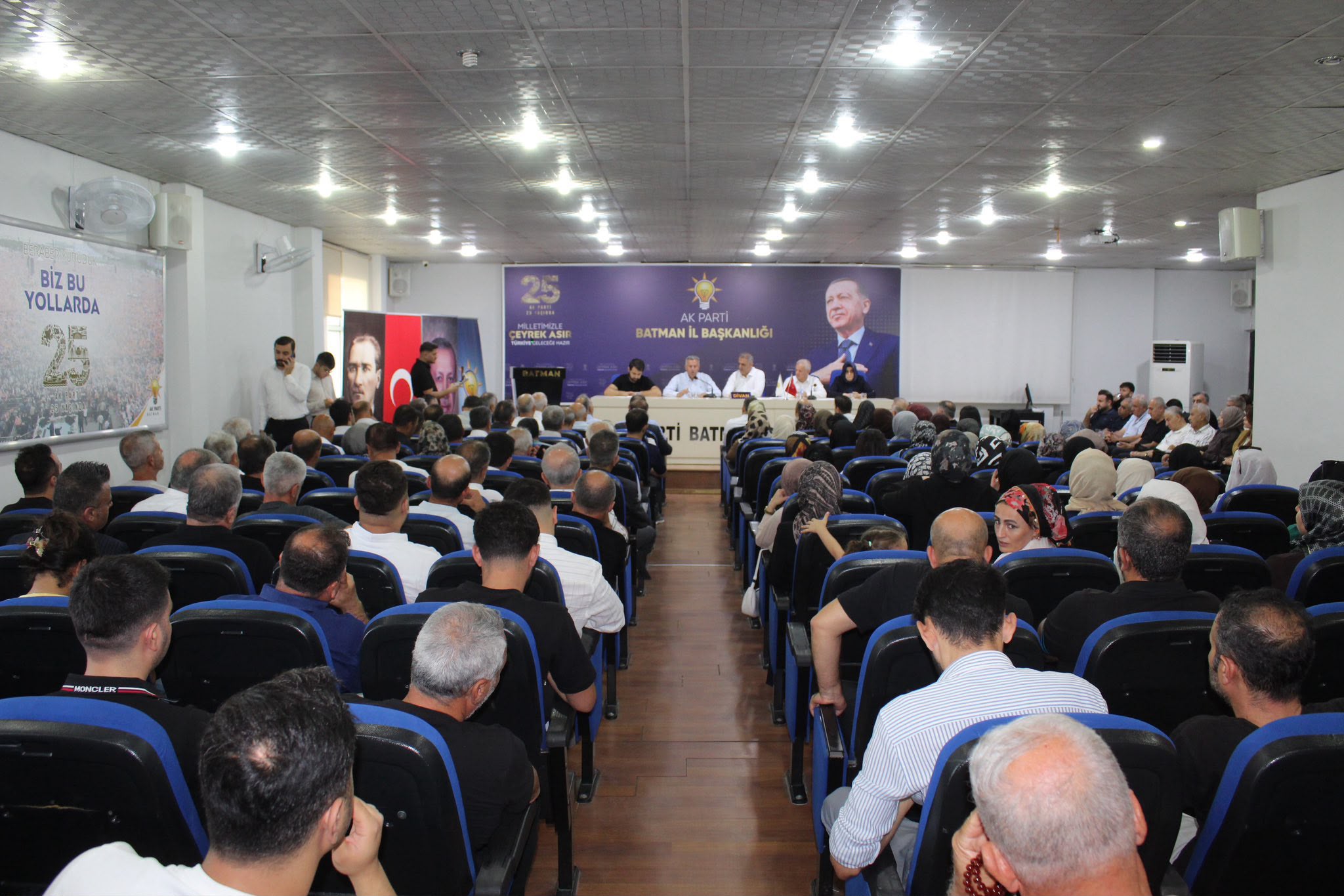 AK Parti Batman’da Talepleri Hizmete Taşıyor