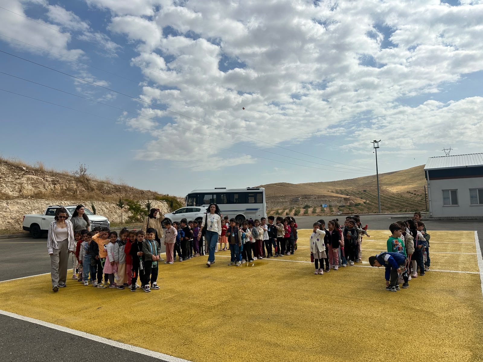 Minik Öğrencilerden Can Dostlara Anlamlı Ziyaret