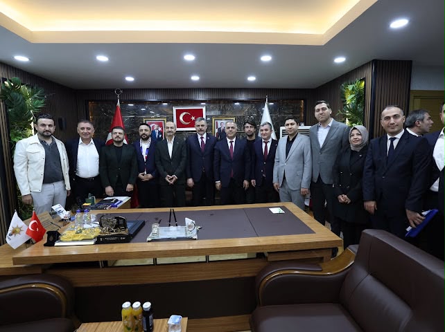 İçişleri Bakanı Çiftçi, AK Parti Batman İl Başkanlığında teşkilatla buluştu