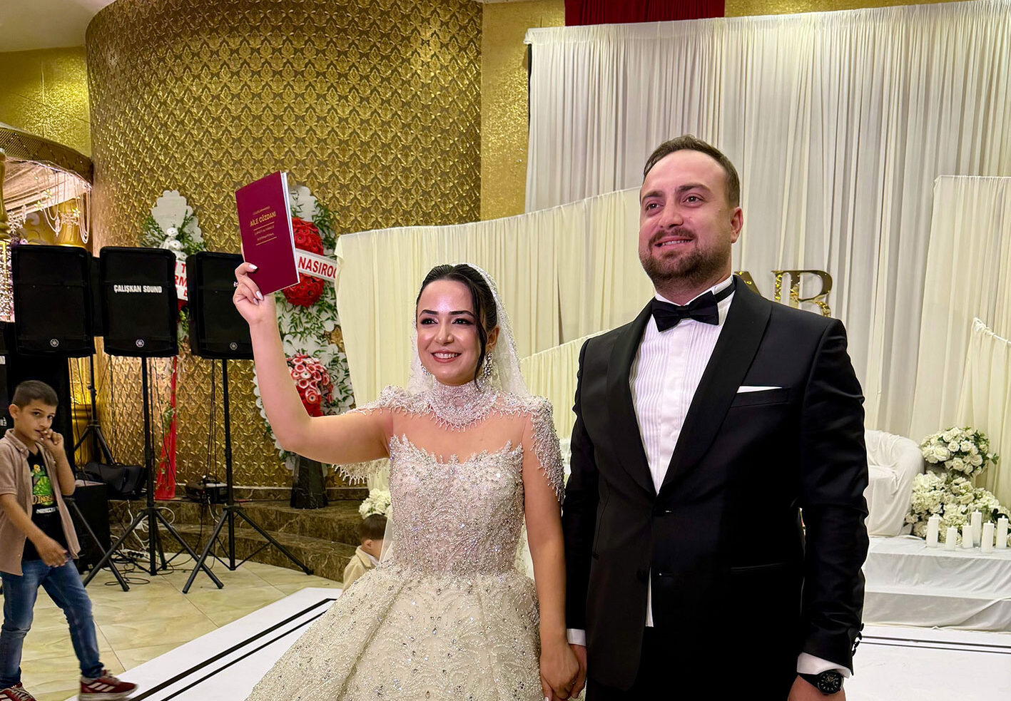 TÜZÜN AİLESİNDEN GÖRKEMLİ DÜĞÜNÜ