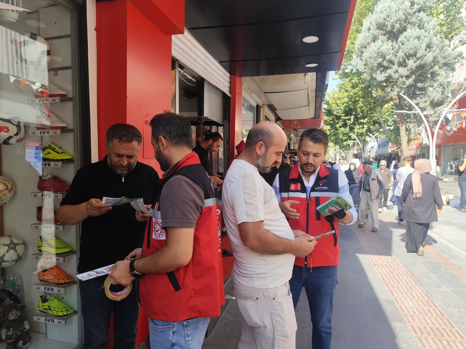 Batman Modeli Gülistan Caddesi’nde vatandaşlarla buluştu