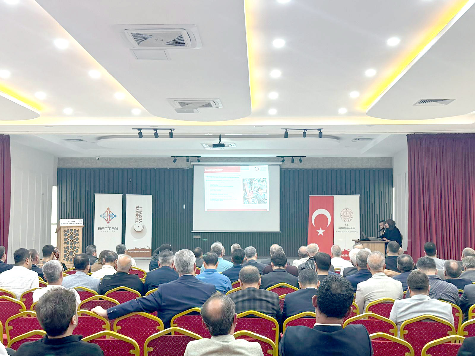 İlkokul Müdürlerine İnsan Ticaretiyle Mücadele Eğitimi