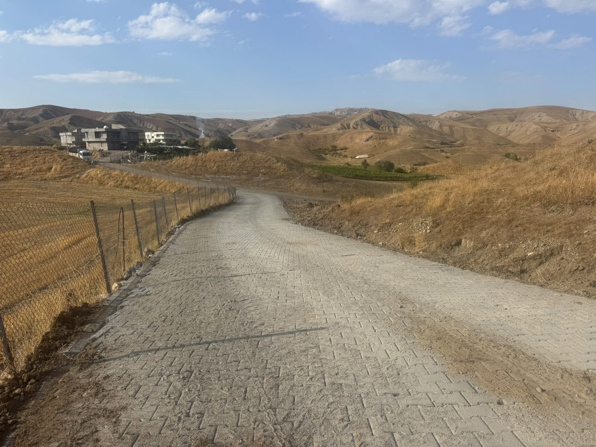 Kozluk’ta Köy ve Mezralarda Çalışmalar Sürüyor
