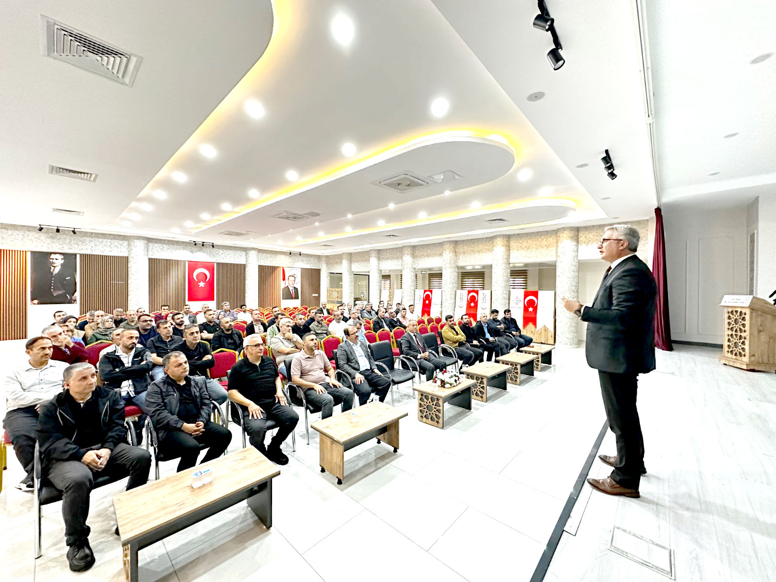 İlkokul müdür yardımcılarıyla değerlendirme toplantısı
