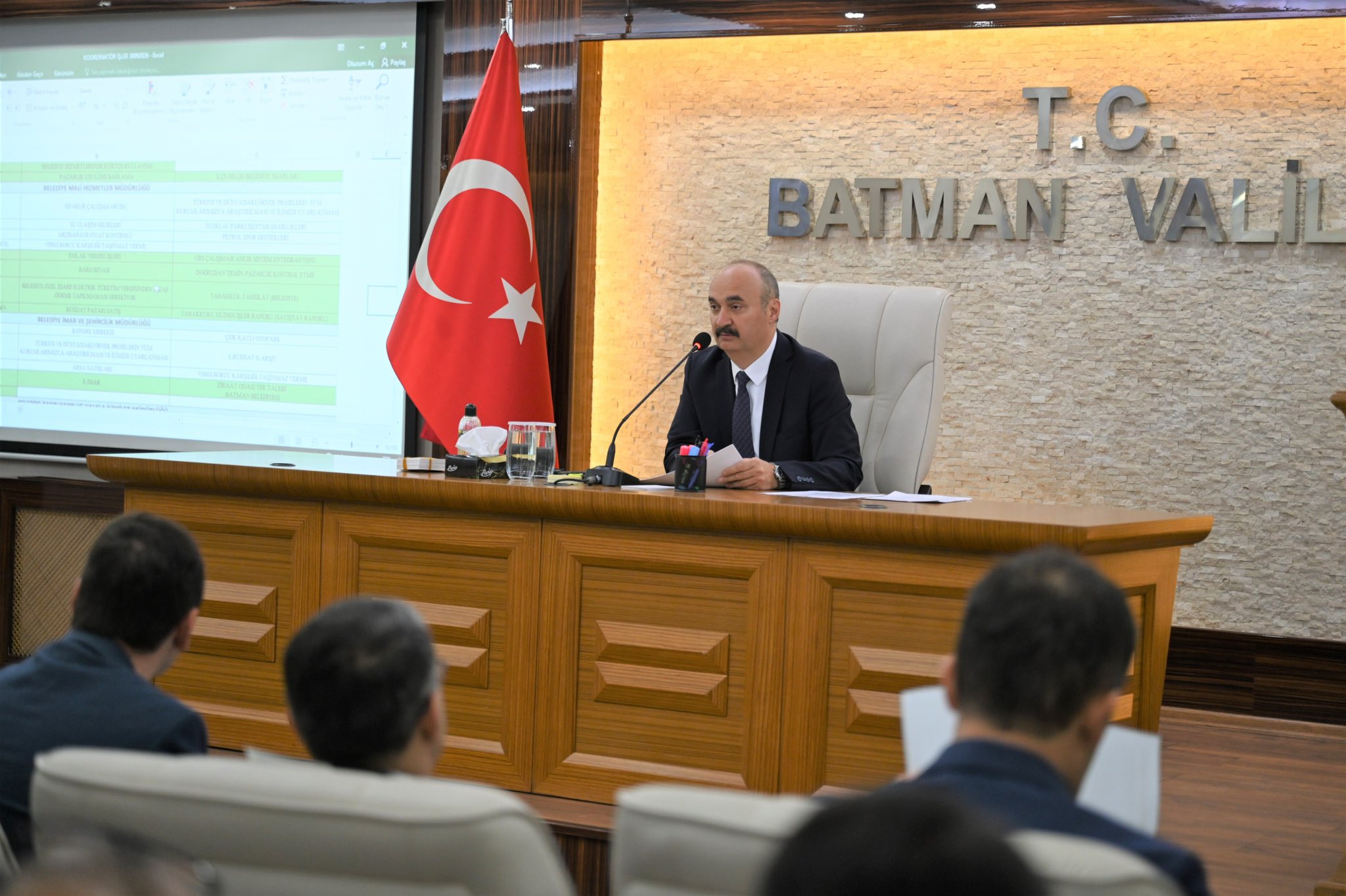 İl yönetimi saat 05.00’te mesaiye başladı