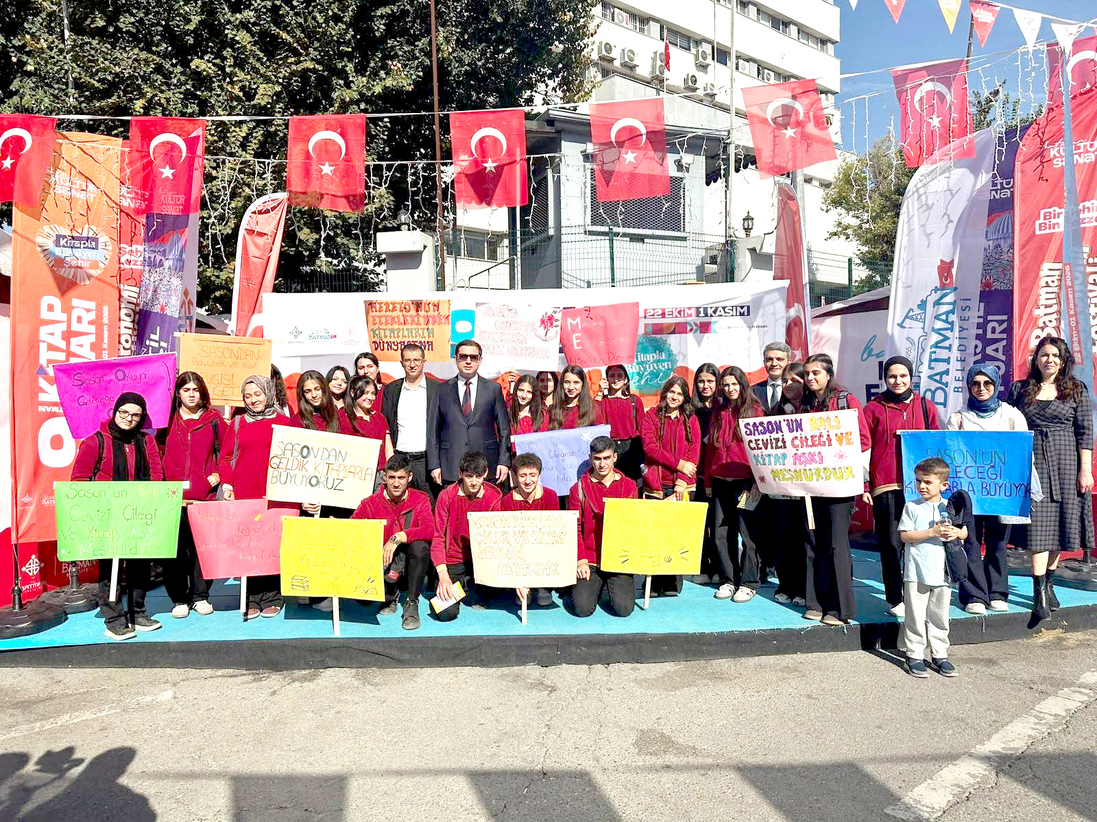 Sasonlu Öğrenciler Kitap Fuarını Gezdi