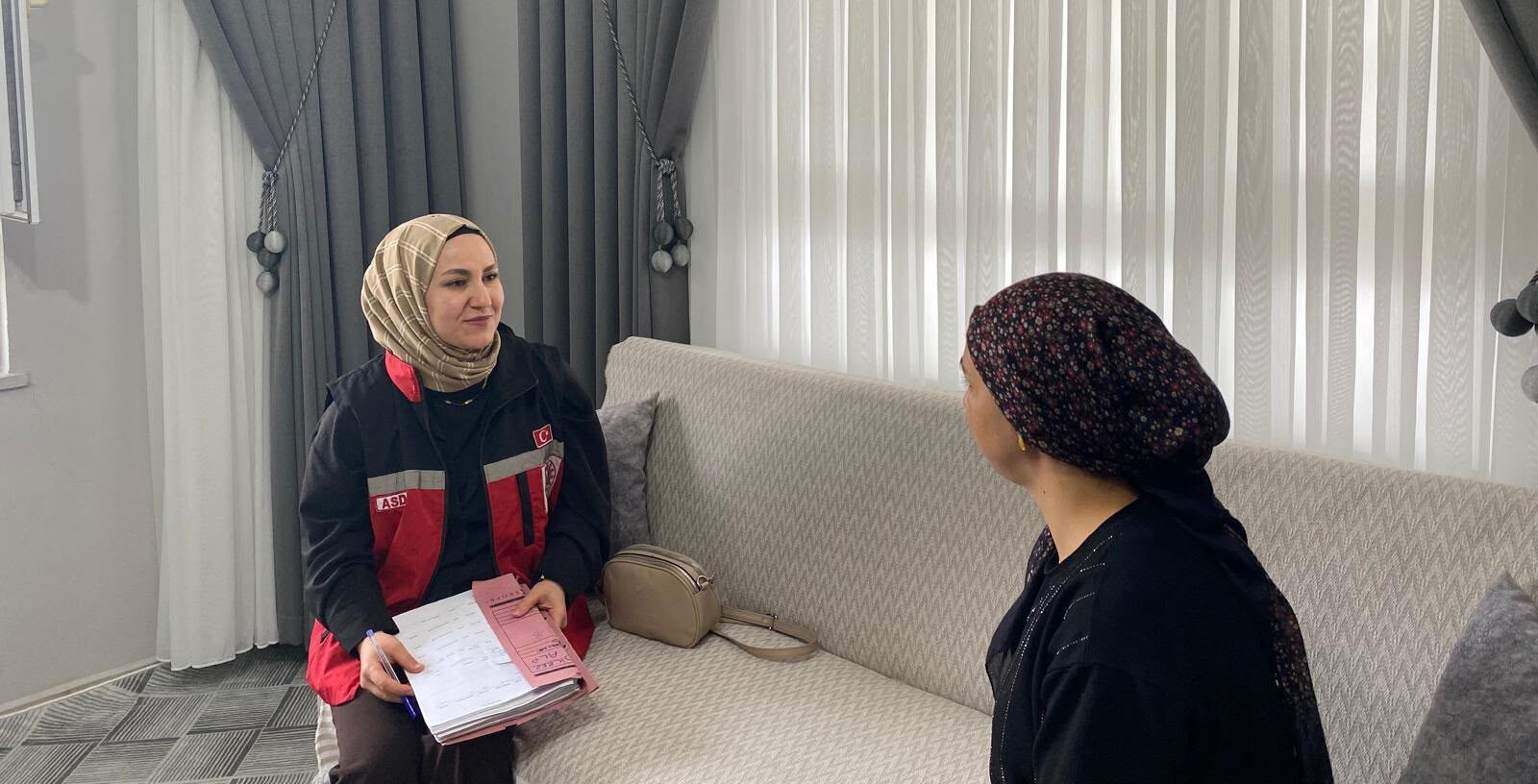 Sosyal Yardımlaşma Vakfından ihtiyaç sahibi ailelere yerinde sosyal destek