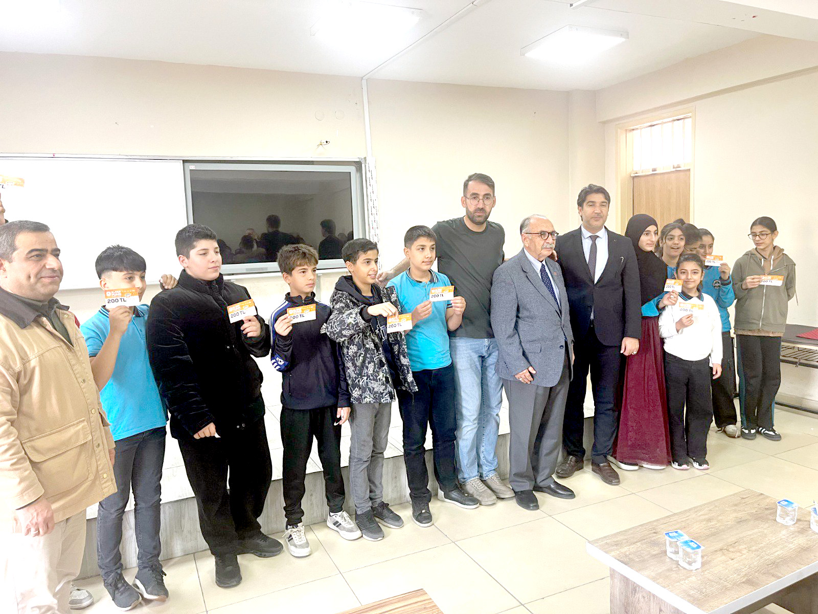 Yalvaç Ural’dan Öğrencilere Kitap ve Teknoloji Mesajı